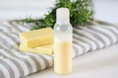 Coconut Rosemary Homemade Shampoo Shampoos For Hair Growth, Shampoo Homemade, Natural House Cleaners, Our Oily House, Homemade Shampoo Recipes, Diy Shampoo Recipe, Shampoo Diy, Homemade Conditioner, Rosemary Shampoo