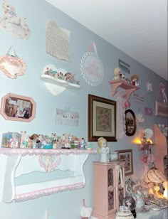 there is a wall with many pictures and other things on it in the room,