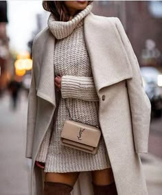 Vinter Mode Outfits, Mantel Outfit, White Sweater Dress, Fashion Pic, Best Casual Outfits, Coat Outfit, Style Inspiration Winter, Winter Trends, Coat Outfits