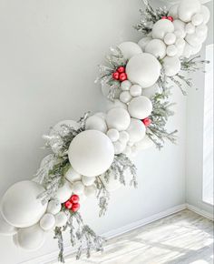 a christmas wreath made out of white balloons