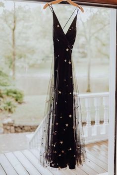 Black Tulle Gold Star Wedding Dress Star Wedding Dress, Wedding Dress Fashion, Jenny Yoo Bridesmaid, Black Tulle, Star Wedding, Gold Star, Wedding Dress Styles, Looks Style, Prom Gown