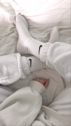 Nike Socks Outfit, At Home Aesthetic, Socks Aesthetic, Musa Fitness, Nike Socks, White Socks, Nike Fashion, Grunge Style, Insta Photo Ideas