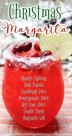 christmas margarita Christmas Party Alcoholic Drink Ideas, Christmas Achole Drinks, Grinch Margarita Recipe, Red Christmas Drinks Alcohol, Red Christmas Drink, Christmas Easy Cocktails, Christmas Drinks With Tequila, Christmas Alcholic Drink, Festive Thanksgiving Drinks