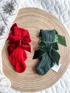 These rib knit socks adorned with a velvet bow are the perfect accessory this holiday season.  Super soft, thick and stretchy they're both cute and comfortable for keeping your little one warm.  Size chart: 0-12 months US' (fits foot length of 9-11cm) 1-2 years US' (fits foot length of 11-13cm) 2-4 years US' (fits foot length of 13-15cm) Looking for OTHER COLORS? Check out our Velvet Bow Socks here: https://www.etsy.com/listing/1290586243/velvet-bow-baby-girl-socks-knit-socks Check out our *Spar Socks Photoshoot, Winter Outfit Accessories, Socks Bow, My First Christmas Outfit, Bow Socks, Fancy Bows, Wool Gifts