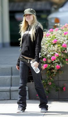 Avril Lavigne Outfits, Avril Lavigne Style, 2000s Clothes, Oufits Casual, 2000s Fashion Outfits, Avril Lavigne, Alternative Outfits, 2000s Fashion, Fashion History