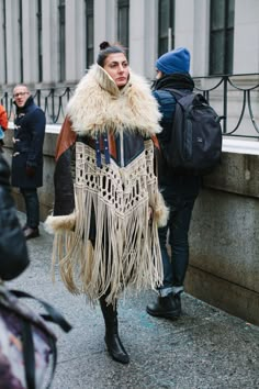 Fur Vest Outfit, Fringe Coat, Urban Boho, Street Style Fall, Oversized Fashion, Street Style 2016, Walking Down The Street, Giovanna Battaglia, New York Fashion Week Street Style