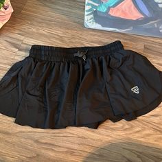 Never Worn, In Perfect Condition. Fits Like A M. Comes With Free Gift **Smoke Free Home** Essentials Shorts, Viral Shorts, Amazon Essentials, Shorts Athletic, Athletic Shorts, Free Gift, Womens Shorts, Women Shopping, Black