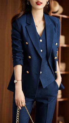 Woman Suit Fashion, Blazer Outfits, Professional Outfits, Suit Fashion, Classy Women, Work Attire