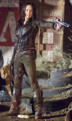 Action Movie Outfits Women, Post Apocalypse Costume, Post Apocalypse Outfit Women, Grunge Apocalypse Outfit, Dystopian Outfits Women, Zombie Apocalypse Outfits Winter, Apocolypse Aethstetic Outfit, Apocolypse Fashion Women, Apocalypse Woman