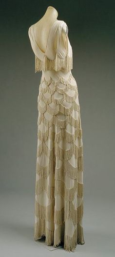1920s Gown Gorgeous....oh my heavens I want to die its amazing! @Tiffany LaBarbera-Palmer 1920s Gown, Madeleine Vionnet, Antique Clothing, 1930s Fashion, Vintage Couture, Vestidos Vintage, Vintage Gowns, 1920s Fashion, Moda Vintage