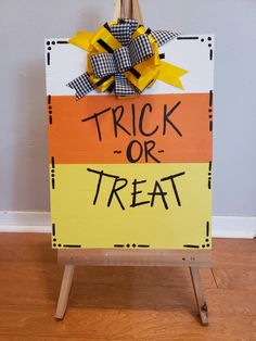 Cute candy corn Trick or Treat sign for Halloween Trick Or Treat Sign, Halloween Sign, Trick Or Treater, Diy Door, Fall Ideas, Painting Tips, Painted Signs, Wooden Diy