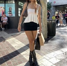 Princess Polly Going Out Outfits, Ootd Mini Skirt, Drainer Style Fashion, Jean Skirt Outfits Aesthetic, Low Waisted Outfits, Dresses For A Date, Outfit Ideas Feminine, First Date Outfit Summer, Black Mini Skirt Outfit