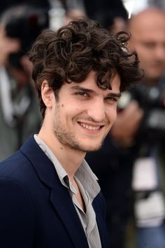 Best Curly Hairstyles, Curly Hairstyles For Men, Embrace Messy Hair, Louis Garrel, Shot Hair, Laetitia Casta, 2015 Hairstyles, Shot Hair Styles