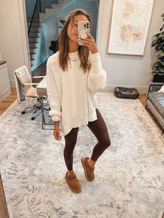 Uggs Slipper Shoes, Ugg Tasman Slippers Fit, Outfit Inspo Ugg Slippers, Fall Outfits Flat Shoes, Winter Working From Home Outfits, Birkenstock Outfits Women Fall, Fall Outfits Lounge, Simple Fall Outfits Casual Comfy, Vanilla Fall Outfits