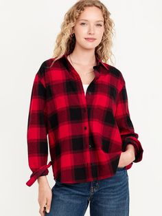 spread collar long sleeves buttoned cuffs button front patch chest pockets curved hem available in maternity sizes loose fit hits at hip models are approx.  5'9" and wear sizes s (4), l (12), and xl (18)machine wash according to the care instruction label  . Best Holiday gift for Women , perfect Shirts for Christmas! Flannel Tunic, Red Buffalo Check, Flannel Women, Family Maternity, Old Navy Women, Look Casual, Big And Tall, Perfect Shirt, Gift For Women