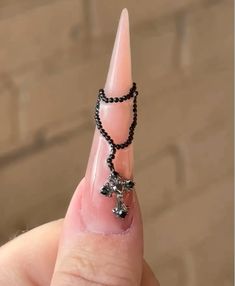 Crucifix Nails, Crosses Nails, Nails With Chains, Rosary Nails, Nails With Cross, Nyc Nails, Cross Nails, Sharp Nails, Retro Nails