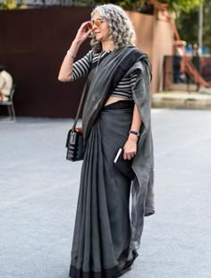 Fashion Ramp, Black Sari, Formal Saree, Saree Draping Styles, Sport Chic Style, Indian Street, Indian Saree Blouses Designs, Top Indian, Simple Sarees