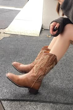 classic western cowboy boots for women, y2k aesthetic cowboy boots shoes inspiration boogzel Brown Cowboy Boots Aesthetic, Cowboy Boot Women, Cute Boots Cowgirl, Cow Boy Shoes, Feminine Cowboy Boots, Thrifted Cowboy Boots, Shoe Inspo Boots, Styling Cowboy Boots Women, Cowgirl Outfits Boots