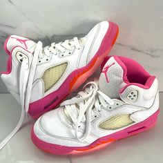 Air Jordan 5 Gs Pinksicle, Size 4y, Womens Size 5.5 Super Cute For Spring! Excellent Pre-Owned Condition. Very Minimal Signs Of Wear With No Tears Or Jokes. Super Clean Interior & Bottom Doors Look Unworn. Bottom Sole 9 7/8 Inches Long Happy To Answer Your Questions! Please Review All Pictures. Non Allergenic Home. Super Fast Shipping By Next Business Day! Blue Star Wallpaper, Air Jordan Retro 5, Jordan Retro 5, Jordan 8, Air Jordan Retro, Baby Style, Air Jordan 5, Star Wallpaper, Kids Jordans