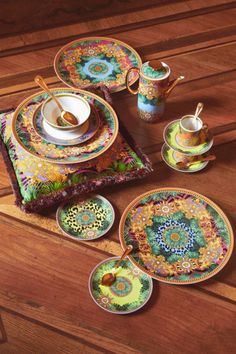 VERSACE HOME Jungle Animal Tableware Luxury Dinner Plates, Silver Teapot, Porcelain Tableware, Atelier Versace, Tea Break, Luxury Dining, Tableware Collection