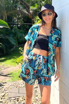 Jungle Fever Ladies Hawaiian Shirt & Shorts Set. Heaps of festival outfits online now to browse and buy. Shipping worldwide.
🌴
#casual #fashion #cruisewear #summer #festival #ladieshawaiianshirts #hawaiianshirtsandshortsset #cabanaset #cabana #hawaiianshirts #festivalfashion #cruisewear Womens Hawaiian Shirt, Hawaiian Dresses, Jungle Fever, Staff Uniforms, Tropical Shirt, Ladies Cut, Shirt And Shorts Set