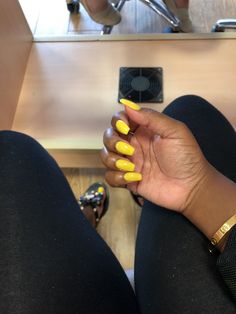 Yellow nails 🌼🌻 #darkskinnails #brownskinnails 🍋 Yellow Nails Brown Skin, Yellow Short Nails, Yellow Nails Short, Short Yellow Nails, Yellow Nails Acrylic, Yellow And White Nails, Yellow Acrylic Nails, Short Natural Styles, Short Fake Nails