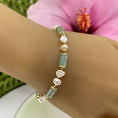 Harmony Green Jade & Freshwater Pearl Bracelets – Showcase Hawaii Jade Jewelry Design, Jade Accessories, Leather Jewelry Bracelet, White Pearl Bracelet, Pearl Bracelets, Artisan Bracelets, Diy Bracelets Easy, Diy Bracelets Patterns, Freshwater Pearl Bracelet