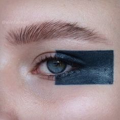 block eye make up Graphic Eyeliner Under Eye, Alien Make-up, Halloween Make-up Looks, Dead Makeup, High Fashion Makeup, Skull Makeup