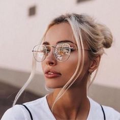 Street Style Photography, Glasses Makeup, Classic Girl, Trendy Glasses, Round Glasses Frames, Fashion Art Photography