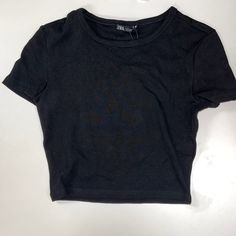 Nwt - Excellent Condition Size Medium Black Casual Short Sleeve Crop Top, Black Short Sleeve Casual Crop Top, Black Stretch Graphic Tee, Black Fitted Short Sleeve Crop Top, Black Stretch Cropped T-shirt, Black Fitted Crop Top T-shirt, Black Cotton Crop Top With Short Sleeves, Casual Black Fitted Top, Black Fitted Cropped T-shirt