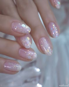 Lilac Nails Korean, Glitter Ombré Nail, Gel Nails For Bridesmaids, Ombre Nail Glitter, Holo Flake Nails, Sparkly Sns Nails, Holographic Foil Nails, Short Glittery Nails, Iridescent Flake Nails