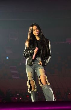 Saree With Leather Jacket, Jisoo Looks, Kim Jisoo Outfit, Jisoo Casual Outfit, Jisoo Outfits Casual, Jisoo On Stage, Jisoo Stage Outfit, Jisoo Casual, Blackpink Pics