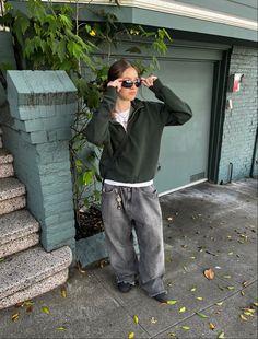 More Masculine Outfits, Baggy Jeans Outfit Streetwear, New Jersey Aesthetic Outfits, Quarter Zip Up Outfit, Baggy Outfit Ideas Street Styles, Best Baggy Jeans For Women, Masc School Outfits, Streetwear Winter Women, Masc Christmas Outfits