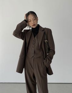 Prom Suits Aesthetic, Brown Woman Suit, Dark Academia Brown Outfit, Turtle Neck Outfit Dark Academia, Vintage Modern Outfits, Brown Dark Academia Outfit, Modern Outfits For Women, Brown Blazer Outfit Korean, Jazz Aesthetic Clothing