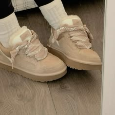 Ugh Sneakers, Ugg Lowmel Outfit, Uggs Sneakers, Uggs Outfit Ideas, Cute Shoes Sneakers, Cute Uggs, Ugg Sneakers, Pretty Sneakers, Pretty Shoes Sneakers