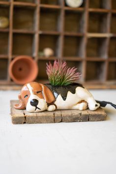 Ceramic Beagle Planter - Chapin Furniture Dog Ceramic Ideas, Clay Modelling Ideas For Competition, Clay Modelling Ideas, Gift Rap, Dog Clay, Clay Dogs, Dog Craft, Andy Panda, Beagle Gifts