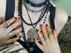 Necklaces For Layering, Emo Jewelry Aesthetic, Stacking Jewelry Ideas, Alt Punk Fashion, Goth Necklace Layering, Chunky Jewelry Gold, Witchy Jewelry Aesthetic, Trad Punk, Goth Jewelry Aesthetic