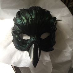 black raven or crow mask made of paper mach base and black feathers. This mask has an elastic band that holds it in place. Please message me with any questions or custom request's. Because it is hand made the mask may very slightly in details. Gay Clothes, Raven Costume, Raven Mask, Drag Ideas, Gothic Mask, Crow Mask, Crow Costume, Fantasy Au, Mask Aesthetic