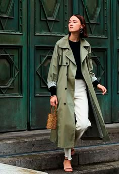 INSPIRACIÓN: Trench Coat Para La Primavera – Cut & Paste – Blog de Moda Outfits Punk, Trenchcoat Outfit, Mantel Styling, Mantel Outfit, Rock Clothing, Style Inspiration Classic, Fall Fashion Coats