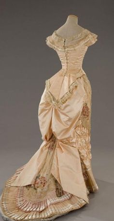 Antique Dresses, Victorian Era Fashion, Best Costume Design, The Age Of Innocence, Era Fashion, Period Clothing, Bustle Dress