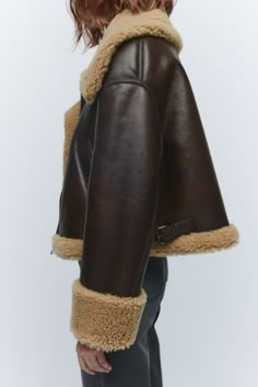 1032953261478379520 Short Coat Style, Winter Faux Fur Coat, Short Faux Fur Coat, Oversized Pattern, Fall Winter Jacket, Faux Shearling Jacket, Fur Leather Jacket, Aviator Jackets, Short Coat