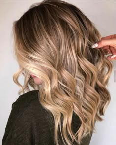 Platinum Blonde Balayage, Truss Hair, Highlight Hair, Blonde Balayage Highlights, Blonde Tips, Highlights Color, Ash Blonde Balayage, Hair Adviser, Caramel Balayage