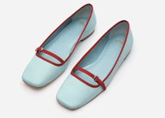 How to Wear Ballet Flats in 2020 - PureWow Blue Leather Flats, Belle Costume, Ballet Fashion, Leather Ballet Flats, Back Seat, Leather Flats