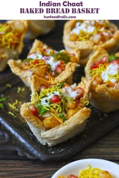 Basket Chaat Recipe, Indian Chaat Aesthetic, Bread Snacks Indian, Starters Recipes Vegetarian, Bread Recipes Indian, Modern Indian Chaat, Baked Indian Snacks, Katori Chaat, Chat Recipes