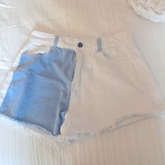 New, Never Worn! Super Cute And Light Denim Casual White Summer Jeans, White Summer Jeans For Beach, White Jeans For Beach In Summer, White Short Denim Jeans, White Denim Jean Shorts For Summer, White High Waist Denim Shorts, White Jeans For Spring Beach Outing, White Jeans For Beach In Spring, Trendy White Denim Shorts