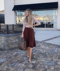 @𝒇𝒊𝒆𝒓𝒄𝒆𝒍𝒚𝒄𝒉𝒊𝒄 𝖋𝖔𝖗 𝖒𝖔𝖗𝖊 𝖕𝖎𝖓𝖘 Virgo In Love, Winter Midi Skirt Outfit, Pleated Skirt Outfits, Burgundy Midi Skirt, Fall Photo Outfits, In Love With Life, Maroon Skirt, Outfit For Work