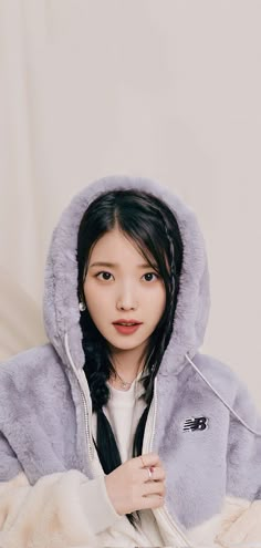 Korean Actress Wallpaper, Iu Lockscreen, Iu Cute, Iu Short Hair, Middle School Hairstyles, Iu Wallpaper, Hilarious Tweets, Iu Fashion, K Fashion