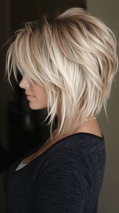 Hair Dye Ombre, Layered Stacked Bob Haircut, Choppy Layered Bob, Bob Haircut Back View, Short Bleached Hair, Bob Haircut Ideas, Short Sassy Haircuts, Stacked Hair, New Hair Do