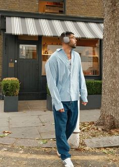 Amsterdam Aesthetic Outfit Men, Denim Summer Outfits, Men Linen Outfit Summer, Summer Denim Outfits, Vans Outfit Men, Minimalist Fashion Men, Stylish Men Casual