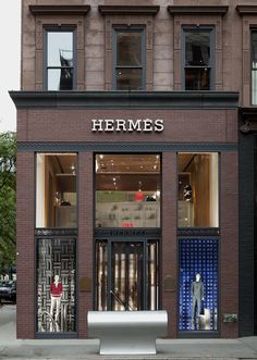 a store front with the words hermes's on it